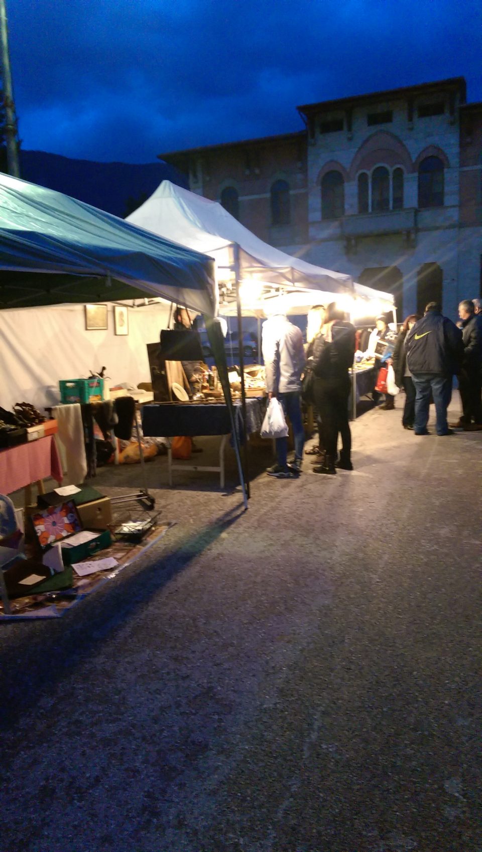 foto mercatini a Camaiore